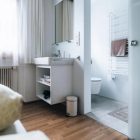 住宿加早餐酒店 Gaestehaus Laesser