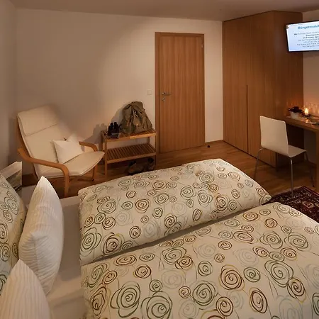 Gaestehaus Laesser 住宿加早餐酒店 3*