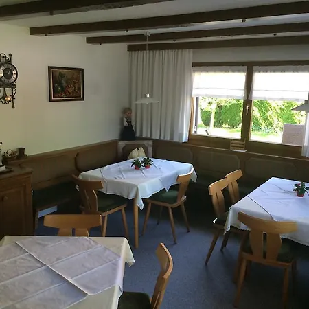 Gaestehaus Laesser מלאו