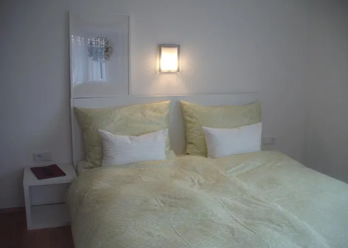 Gaestehaus Laesser Bed & Breakfast 3*